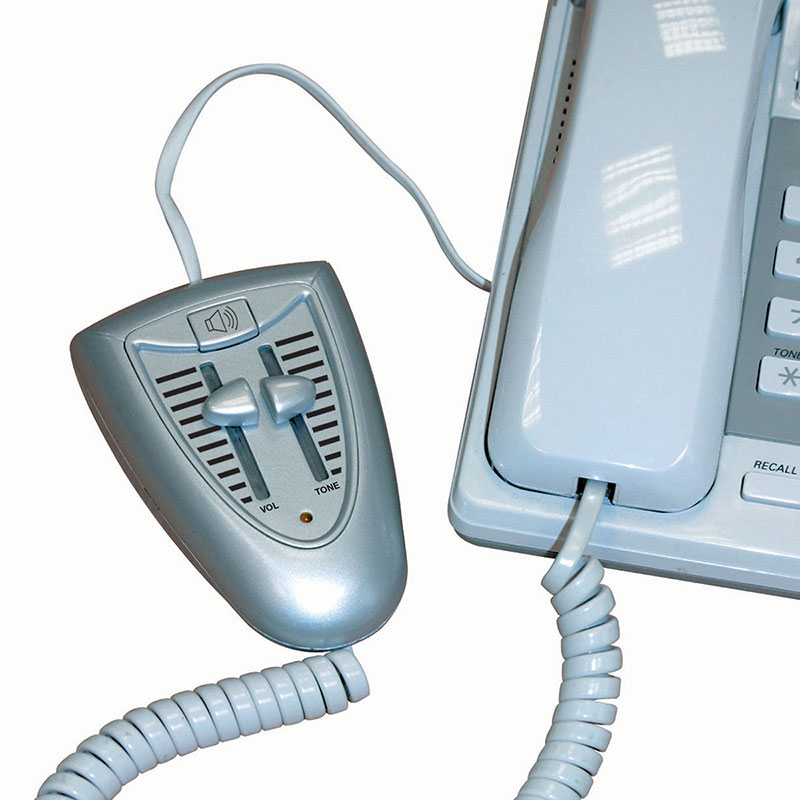 Simplemente conecte el PL-51 entre el receptor y el teléfono, y su teléfono normal se convertirá en un teléfono que compensa las deficiencias auditivas de grado leve a medio. La otra persona lo escuchará alto y claro, tal como usted lo desea.        